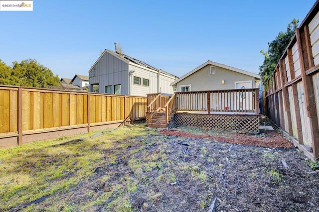 2419 Linden St, Oakland CA: https://media.crmls.org/mediaz/06b17482-2842-459f-9144-3d6905408d50.jpg