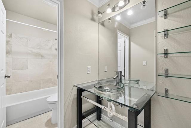 8 Commodore Drive, Emeryville CA: https://media.crmls.org/mediaz/06b219c5-393a-4a70-9b0d-e761445c91e9.jpg