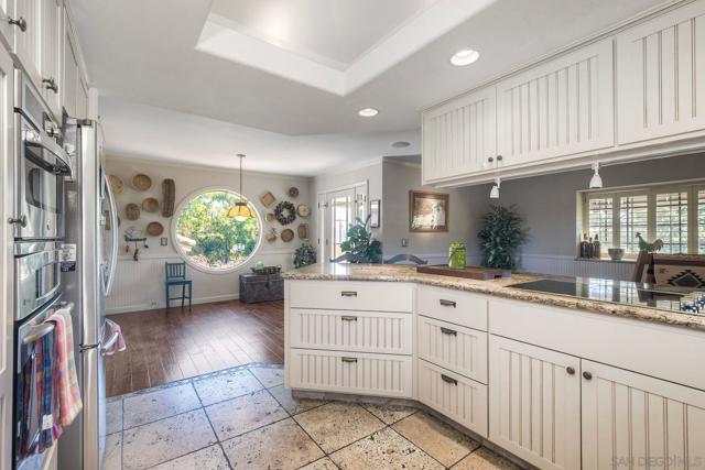 2848 Sunset Hills, Escondido CA: https://media.crmls.org/mediaz/06b2293c-857e-4fd2-add0-f7c08368c0c4.jpg