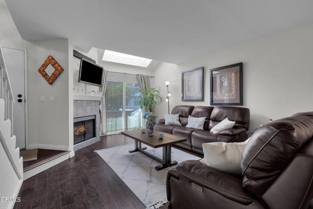 19431 Sherman Way, Reseda CA: https://media.crmls.org/mediaz/06b27d42-13ad-45b1-8b7b-e6eef9a988a4.jpg