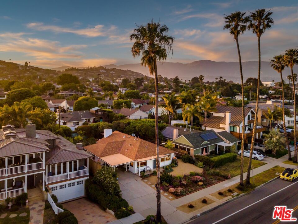 https://media.crmls.org/mediaz/06b29761-cbfe-4f46-819f-d9578c0ff30b.jpg?preset=X-Large