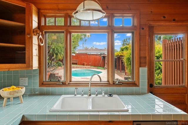 4573 4575 Massachusetts St, San Diego CA: https://media.crmls.org/mediaz/06b3027c-5f7e-4bce-8147-c04037194683.jpg