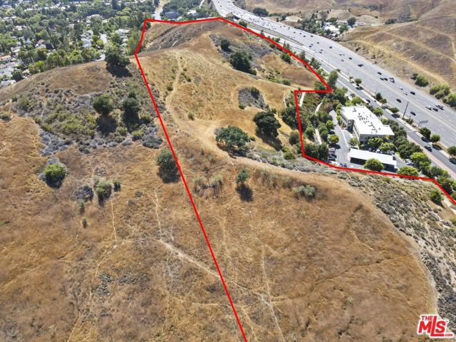 27300 Agoura Road, Calabasas CA: https://media.crmls.org/mediaz/06b30b03-abc8-4b6a-b034-88a88fc601c3.jpg