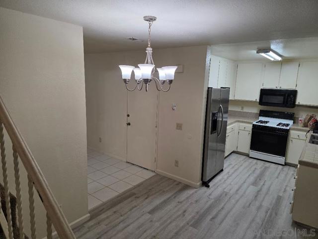 1332 LA TEMPRA CORTE, Chula Vista CA: https://media.crmls.org/mediaz/06b32532-1ac9-4643-9059-72cbf49053ac.jpg