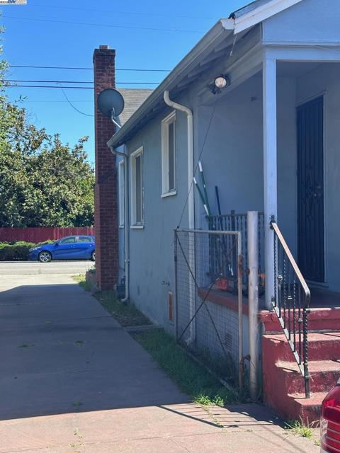 574 Juana Ave, San Leandro CA: https://media.crmls.org/mediaz/06b3c757-7478-4f6b-b314-5820fe0dc3ff.jpg