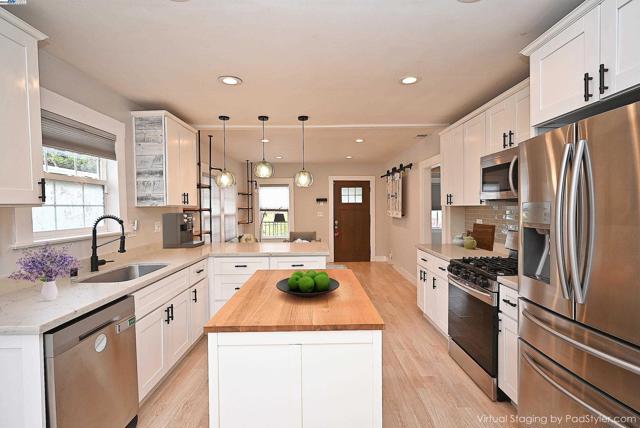 5706 Brookdale Ave, Oakland CA: https://media.crmls.org/mediaz/06b3ee05-05cb-498f-9c2e-c85d4a880136.jpg