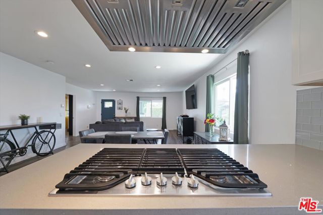 3447 9th Avenue, Los Angeles CA: https://media.crmls.org/mediaz/06b45278-17ae-4752-9614-074b49528816.jpg