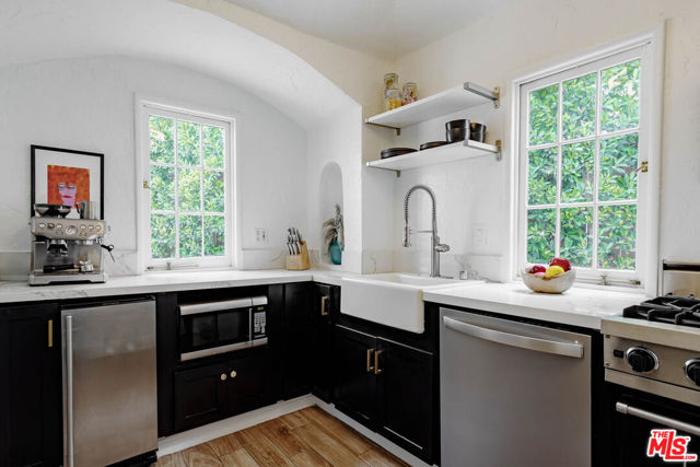 2251 N Cahuenga Boulevard, Los Angeles CA: https://media.crmls.org/mediaz/06b46aa5-a3ff-4652-a119-0ffe186e9869.jpg