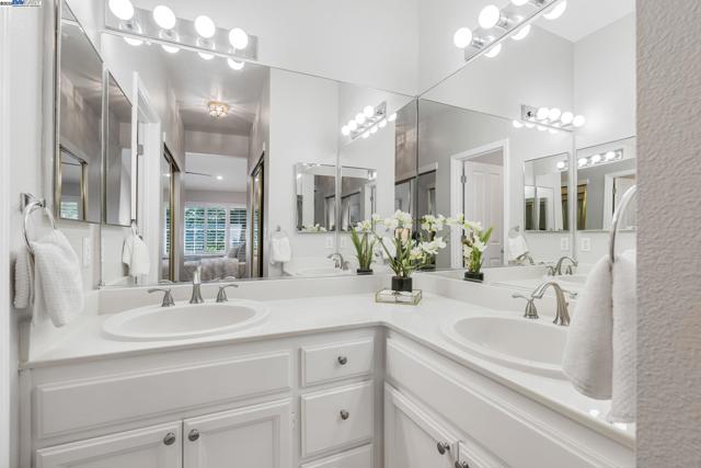 4119 Veneto Ct, Pleasanton CA: https://media.crmls.org/mediaz/06b49c20-2edc-4678-84b8-c9d8141ed6f6.jpg