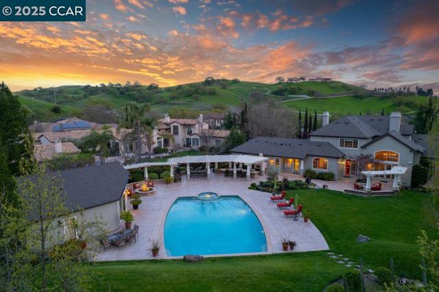 21 Meadow Lake Dr, Danville CA: https://media.crmls.org/mediaz/06b51bdd-b432-41e5-bd3f-684ae5bcc6ff.jpg