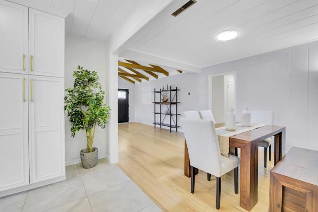 667 Cuesta Drive, Los Altos CA: https://media.crmls.org/mediaz/06b58380-8c70-4a9b-a200-fa94856fe3e0.jpg