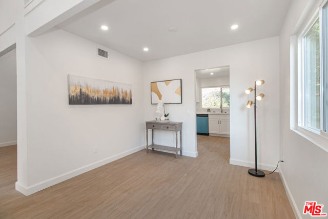 2593 Sunnydale Drive, Duarte CA: https://media.crmls.org/mediaz/06b59f73-9e9b-4776-848d-93a872e415e1.jpg