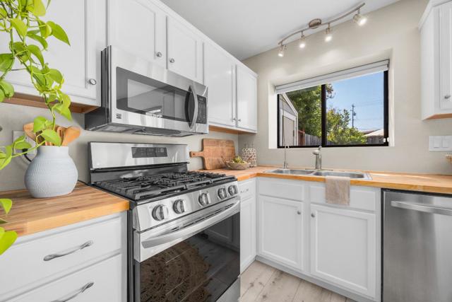 1525 Leila Court, Santa Cruz CA: https://media.crmls.org/mediaz/06b5db9c-2845-4809-818e-17bdfa849edb.jpg