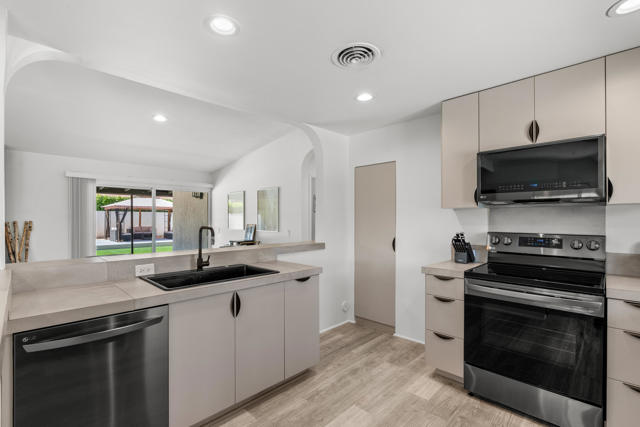 74279 Old Prospector Trail, Palm Desert CA: https://media.crmls.org/mediaz/06b638a7-5c8e-4c86-990b-d559231429c5.jpg