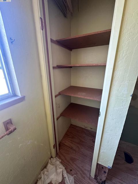 574 Juana Ave, San Leandro CA: https://media.crmls.org/mediaz/06b69644-d451-4851-994f-71c7e4e1ce85.jpg
