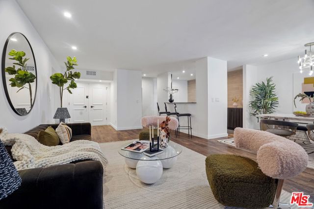 949 North KINGS Road, 201 photo 2