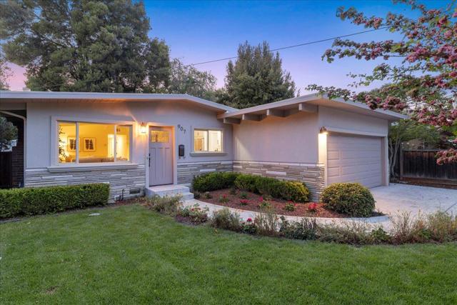 907 Christopher Way, Menlo Park CA: https://media.crmls.org/mediaz/06b70038-23f7-4b09-89e9-38b8f99faae3.jpg