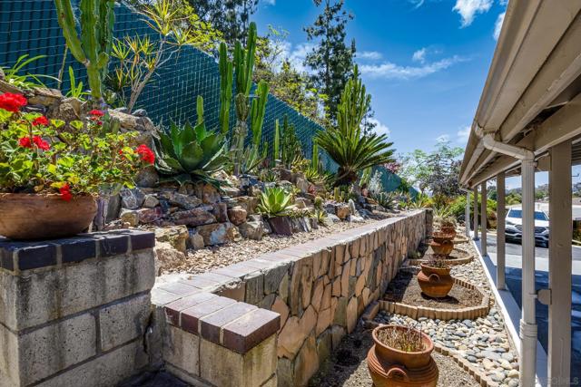 2130 Sunset Dr, Vista CA: https://media.crmls.org/mediaz/06b71811-1910-4cfc-ae97-b20d535a041a.jpg