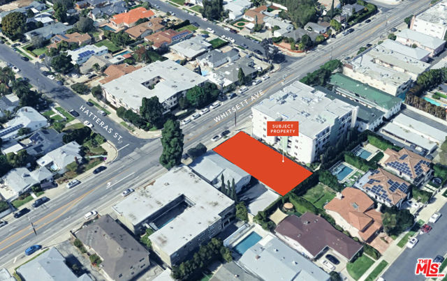 5806 Whitsett Avenue, Valley Village CA: https://media.crmls.org/mediaz/06b77d98-b577-4aac-8b93-58520757cdb1.jpg
