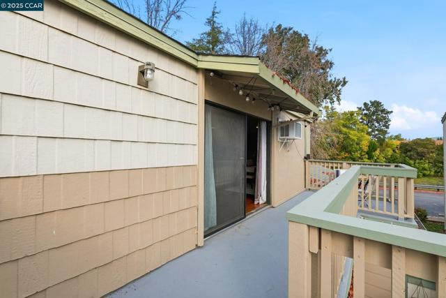 2890 Treat Blvd, Concord CA: https://media.crmls.org/mediaz/06b7aeb4-ccaf-4e03-a54d-eab17bb4cf6d.jpg