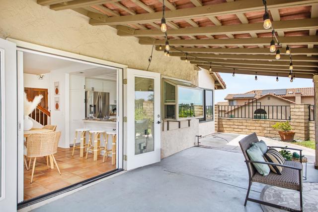 1009 Paseo La Cresta, Chula Vista CA: https://media.crmls.org/mediaz/06b8330c-6c51-4d2e-a586-de6467b5e2c3.jpg