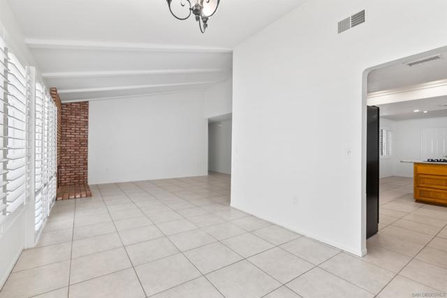 7214 Manzanita, Carlsbad CA: https://media.crmls.org/mediaz/06b8a6ae-d5df-441b-8137-b0f4a3c678d4.jpg