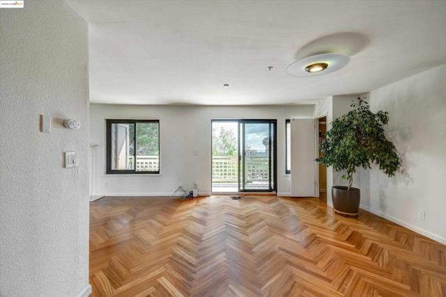 805 Red Leaf Court, San Francisco CA: https://media.crmls.org/mediaz/06b8ba9a-3955-4bb6-8dc1-e473af9a23ab.jpg