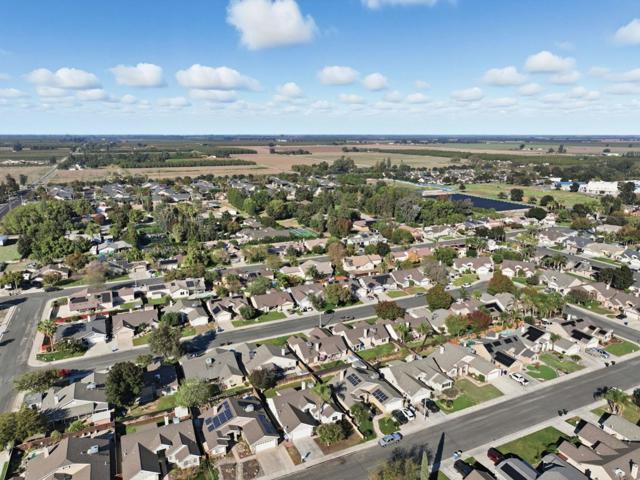 612 Saffron Street, Hanford CA: https://media.crmls.org/mediaz/06b8e3f6-700a-42e7-b0d0-f621f4d68eec.jpg