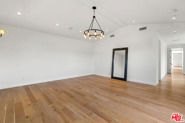 530 N Alta Vista Boulevard, Los Angeles CA: https://media.crmls.org/mediaz/06b8e55b-803f-406e-bb88-0155db3bb15b.jpg