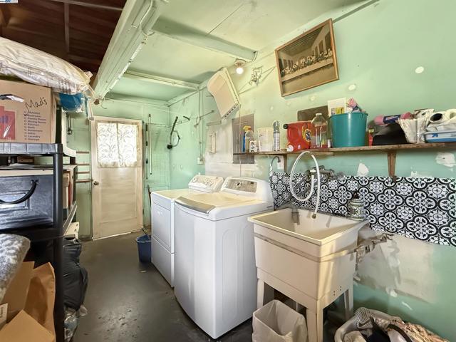 33845 Washington Ave, Union City CA: https://media.crmls.org/mediaz/06b9a708-8cbc-49cc-a5a5-969279eadb48.jpg