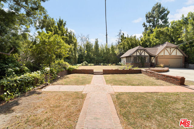 443 S June Street, Los Angeles CA: https://media.crmls.org/mediaz/06b9f81c-0fae-4c29-8c9d-e9ffe3cb81bb.jpg