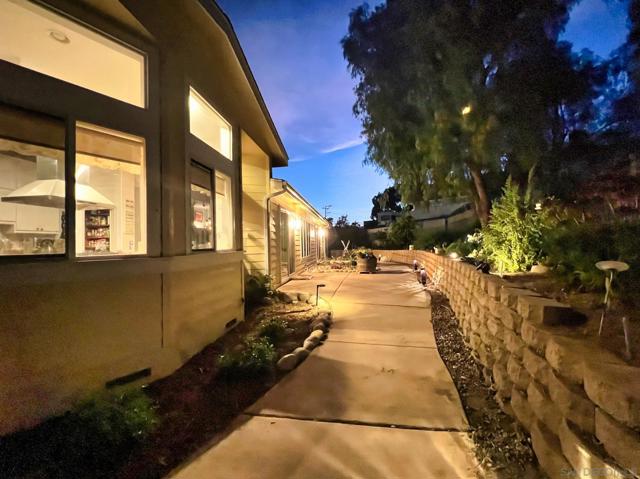 10505 Valle Vista Rd, Lakeside CA: https://media.crmls.org/mediaz/06ba1b8b-54c8-467f-8089-0f5a2b9a2282.jpg