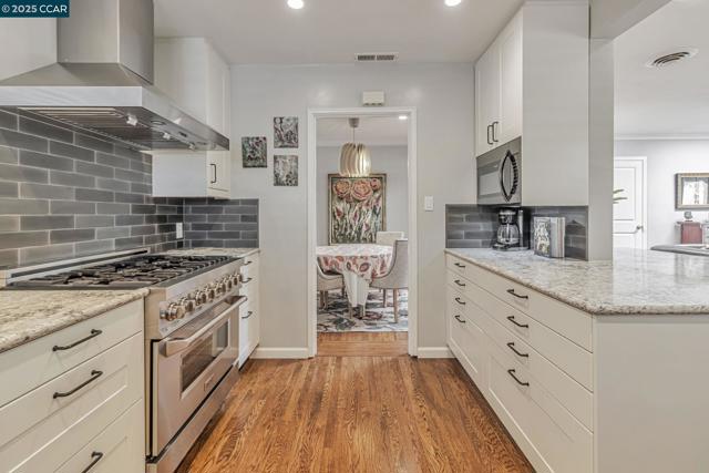 5411 Garvin Ave, Richmond CA: https://media.crmls.org/mediaz/06ba523b-e4df-422d-9416-9d97388630e6.jpg