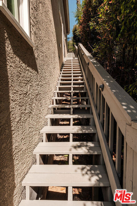 980 Oneonta Drive, Los Angeles CA: https://media.crmls.org/mediaz/06ba9495-280d-468e-ae82-7527731ea9ff.jpg