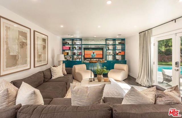 5840 Round Meadow Road, Hidden Hills CA: https://media.crmls.org/mediaz/06ba9ca4-d9cf-413a-ba73-bd1ceefce919.jpg