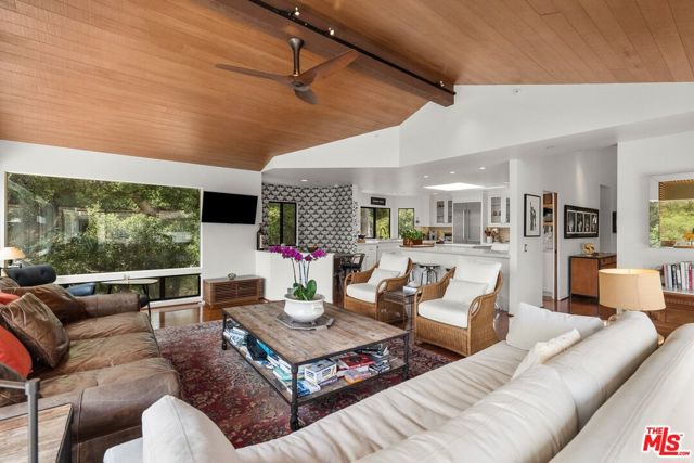 10697 Calle Quebrada, Goleta CA: https://media.crmls.org/mediaz/06bad16f-6c33-4274-8528-ddef30a4e733.jpg