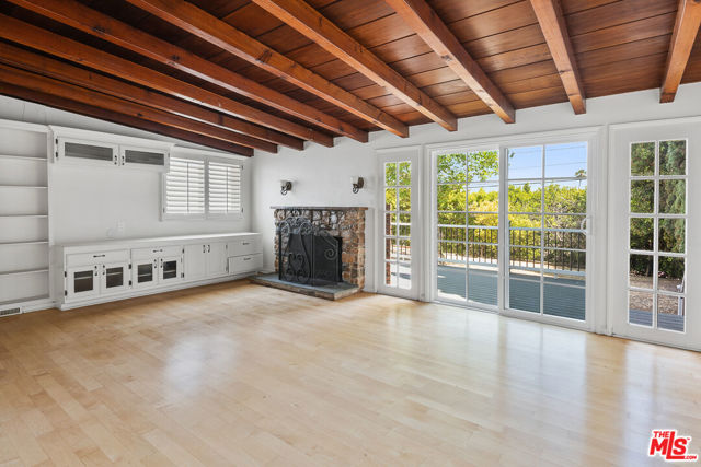 5572 Bradna Drive, Los Angeles CA: https://media.crmls.org/mediaz/06badc9a-06e8-4be3-bbb2-f9895fc15a06.jpg