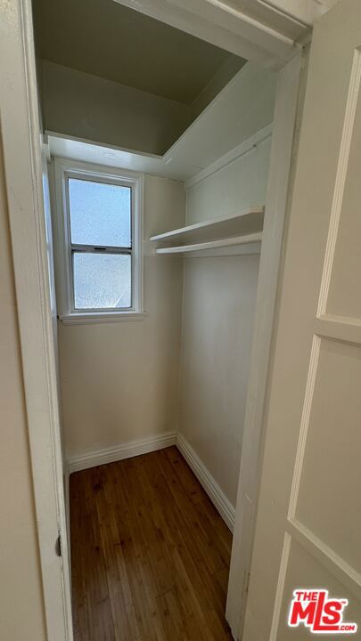650 656 Park Avenue, Long Beach CA: https://media.crmls.org/mediaz/06bb06e5-ea1a-4985-9619-17f87f036677.jpg