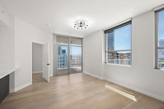206 Park Blvd, San Diego CA: https://media.crmls.org/mediaz/06bb4ea3-7f2a-4e0b-9e97-75b556e307d3.jpg