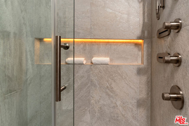 1233 N Laurel Avenue, West Hollywood CA: https://media.crmls.org/mediaz/06bb5959-9a66-4ad7-8bfb-c8d5ecb8cf94.jpg