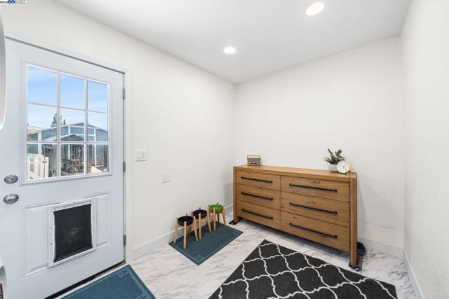 692 Adelle St, Livermore CA: https://media.crmls.org/mediaz/06bbe259-f8db-409e-99bf-708ac388659e.jpg