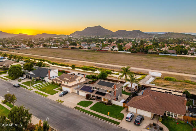 2763 Michael Drive, Newbury Park CA: https://media.crmls.org/mediaz/06bbf296-3939-49ad-871b-90c02568e3f3.jpg