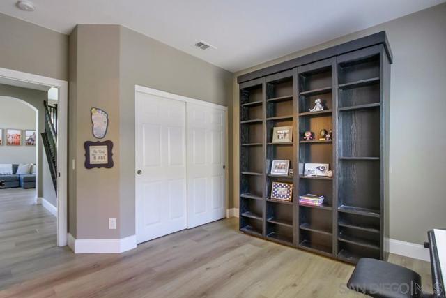 3207 Meadow Side Pl, Escondido CA: https://media.crmls.org/mediaz/06bc0b66-49e4-48b3-8770-c9e6eb917981.jpg