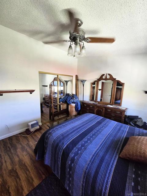 1552 Merlot Ct, Vista CA: https://media.crmls.org/mediaz/06bc3163-2942-4faf-a3a1-af4c4c8342e6.jpg
