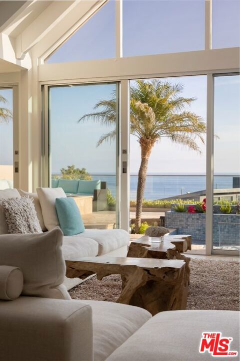 31522 Broad Beach Road, Malibu CA: https://media.crmls.org/mediaz/06bc6923-bdf2-42d3-aaa4-9602f71dd1f6.jpg