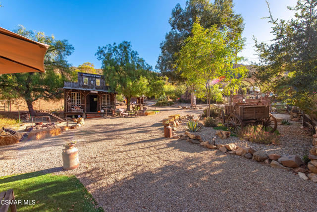 356 E Carlisle Road, Thousand Oaks CA: https://media.crmls.org/mediaz/06bcb225-1b4c-4a5e-8eff-ca3cdf203983.jpg