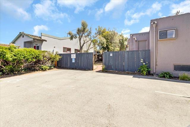 182 El Dorado Street, Monterey CA: https://media.crmls.org/mediaz/06bcb797-2e2c-41e1-9676-711178139962.jpg