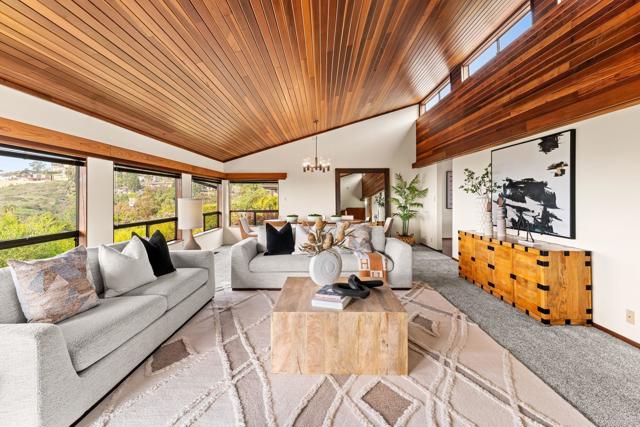 6960 Via Estrada, La Jolla CA: https://media.crmls.org/mediaz/06bcf5f8-60c6-457b-9cfb-ffc8ee6f7b43.jpg