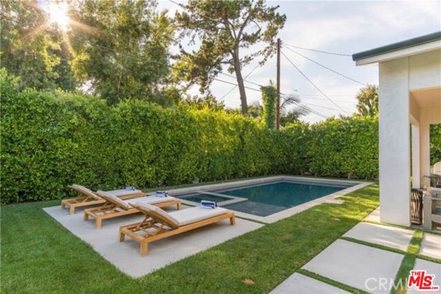 5107 Gaynor Avenue, Encino CA: https://media.crmls.org/mediaz/06bd5dd1-f934-4148-ba93-887345bc6f9c.jpg