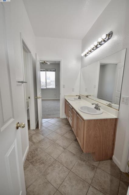 Image 27 of 39 For 9416 Lyndley Plaza Way